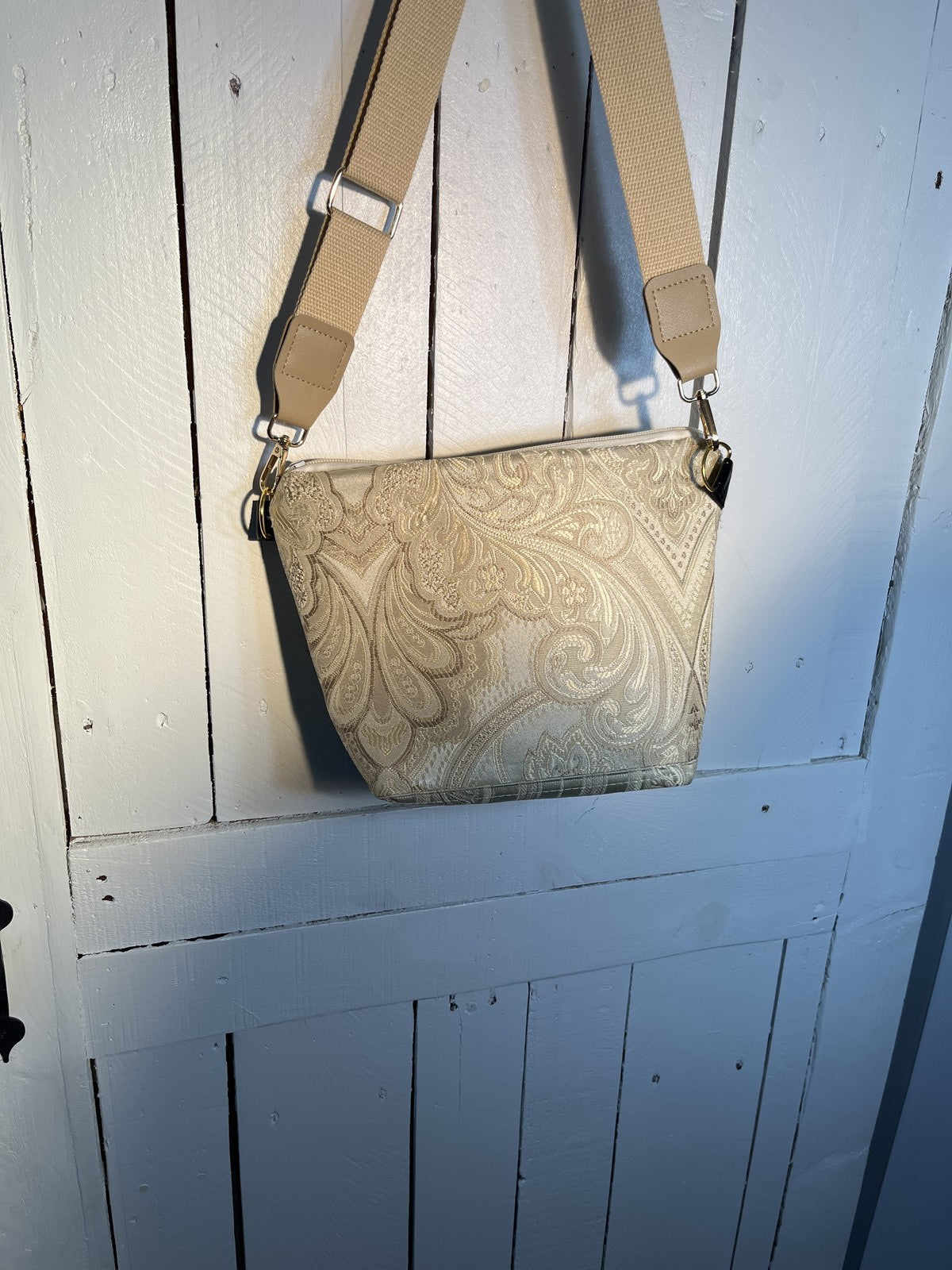 Sakroots Crossbody Shoulder Bag Paisley Floral Pattern Gold Purse 0047