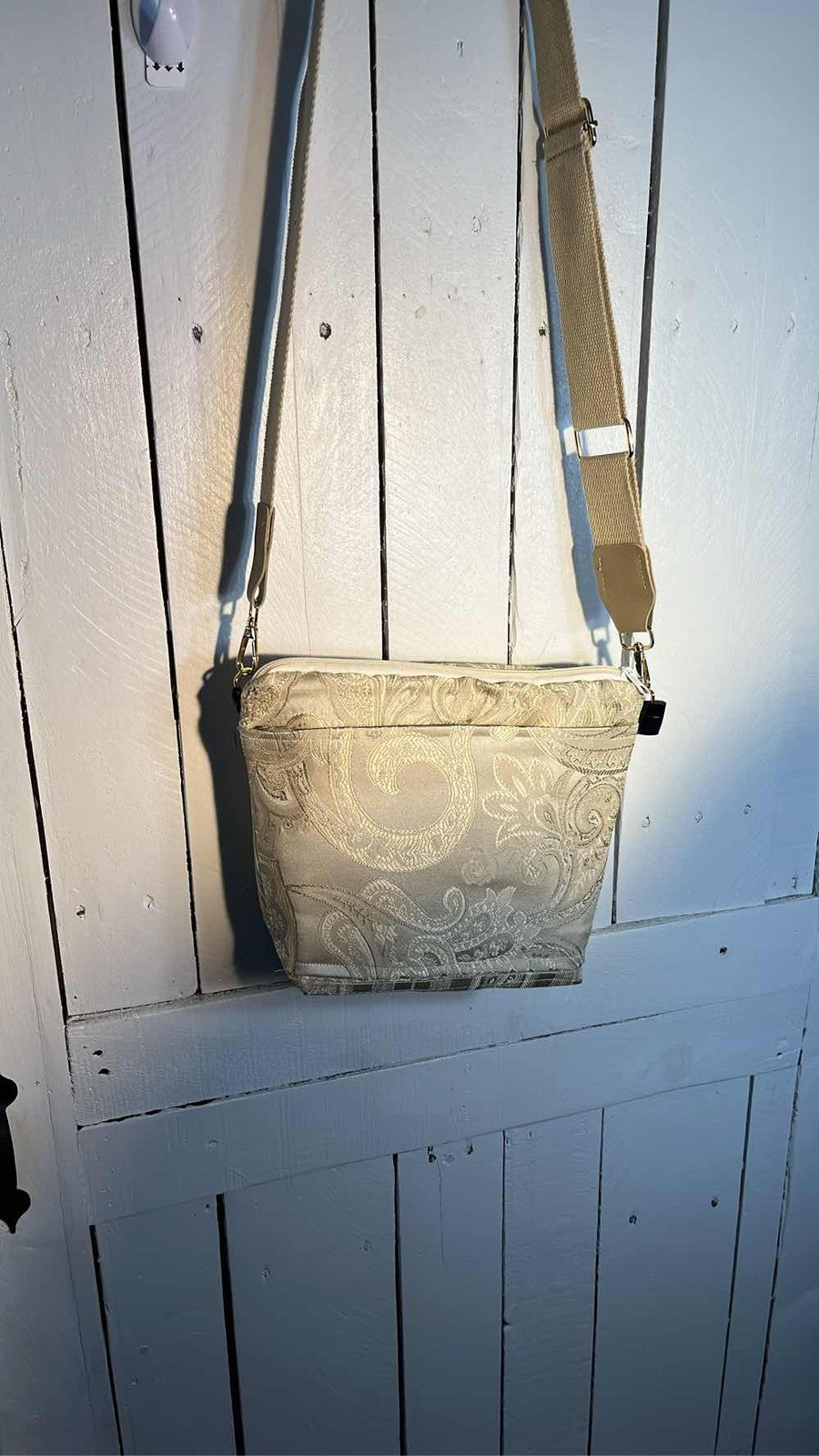 Sakroots Crossbody Shoulder Bag Paisley Floral Pattern Gold Purse 0047