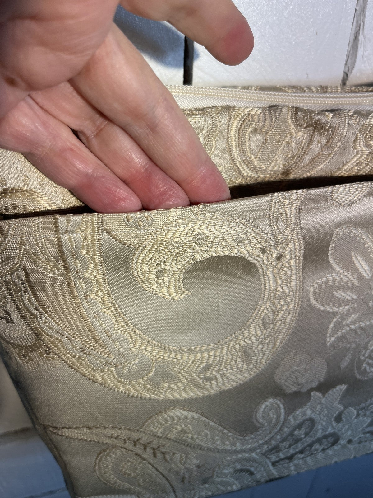 Sakroots Crossbody Shoulder Bag Paisley Floral Pattern Gold Purse 0047