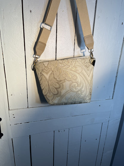 Sakroots Crossbody Shoulder Bag Paisley Floral Pattern Gold Purse 0047